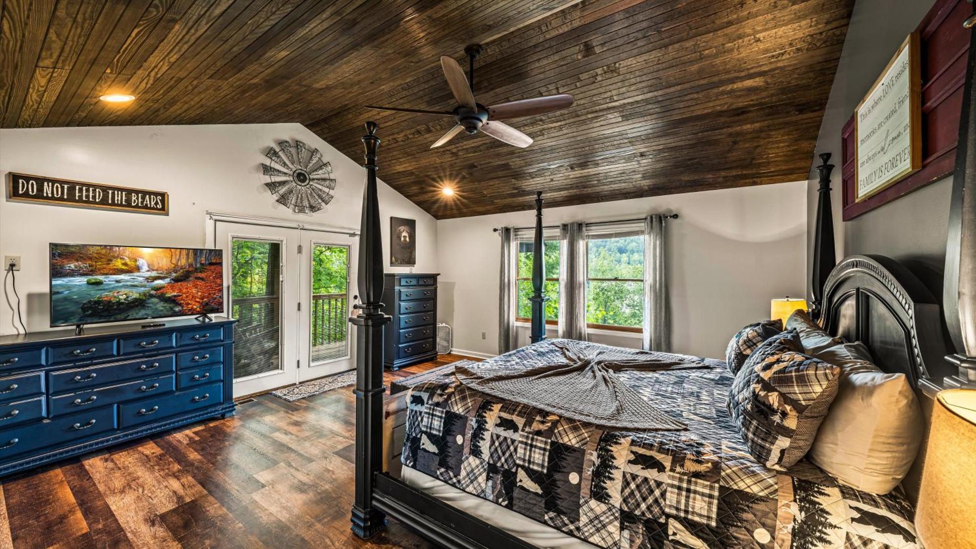 Whiskey Ridge Lodge, A Restored 1940S Gem, 2 Mins From Downtown, Breathtaking City Views, Custom Game Room, And Spacious Elegance Gatlinburg Exterior foto