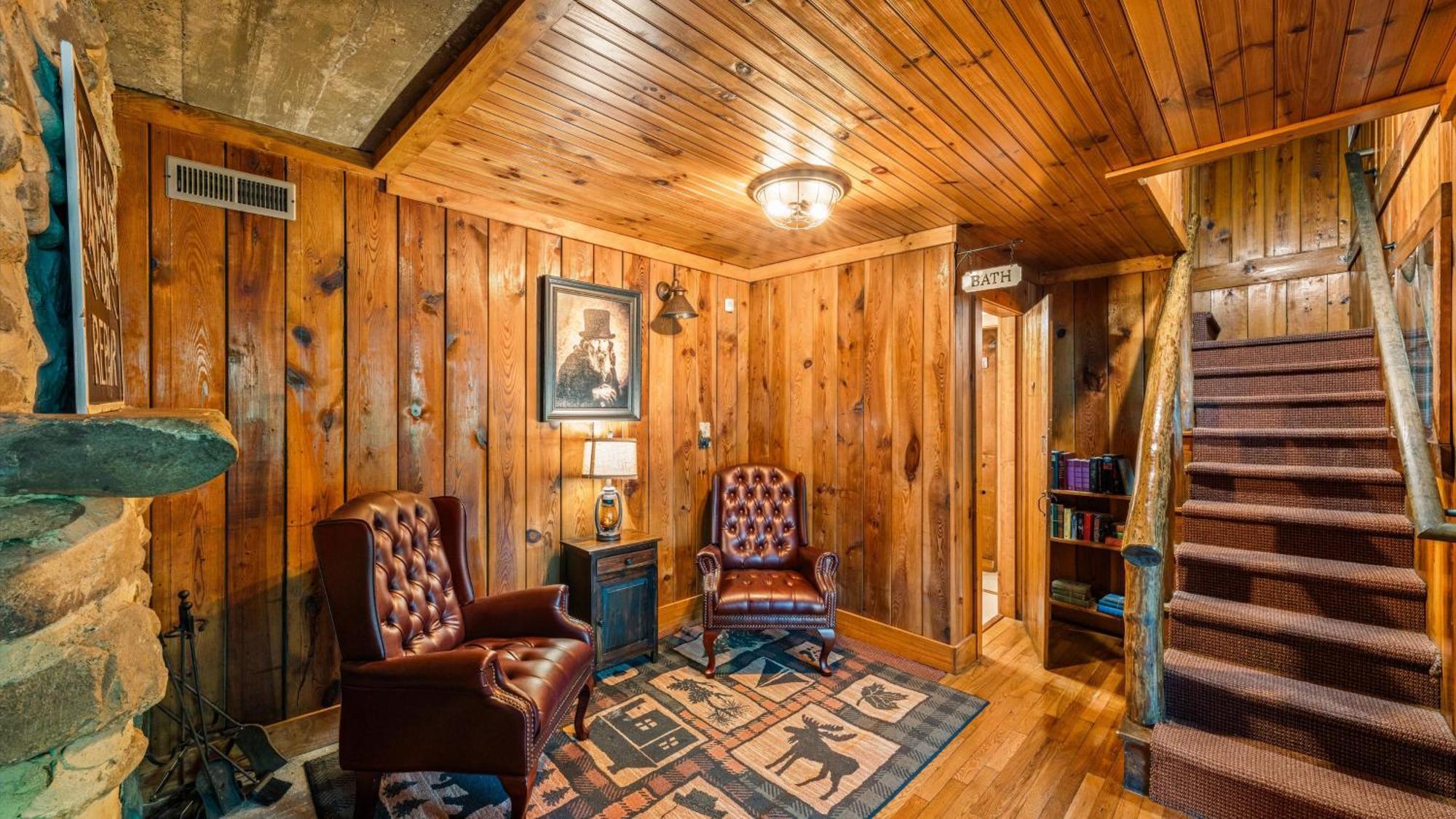 Whiskey Ridge Lodge, A Restored 1940S Gem, 2 Mins From Downtown, Breathtaking City Views, Custom Game Room, And Spacious Elegance Gatlinburg Exterior foto
