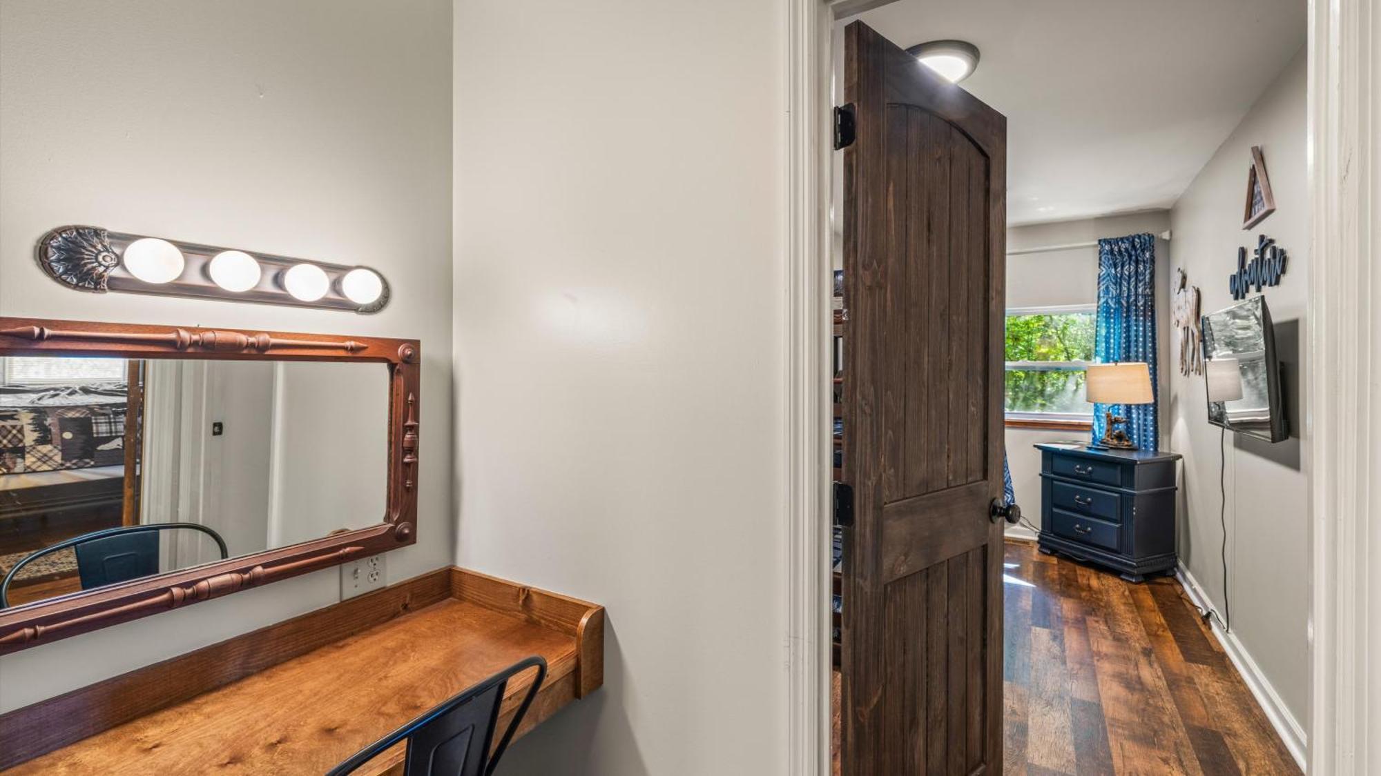 Whiskey Ridge Lodge, A Restored 1940S Gem, 2 Mins From Downtown, Breathtaking City Views, Custom Game Room, And Spacious Elegance Gatlinburg Exterior foto