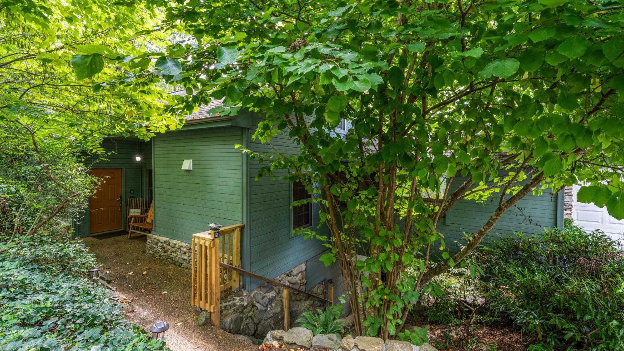 Whiskey Ridge Lodge, A Restored 1940S Gem, 2 Mins From Downtown, Breathtaking City Views, Custom Game Room, And Spacious Elegance Gatlinburg Exterior foto