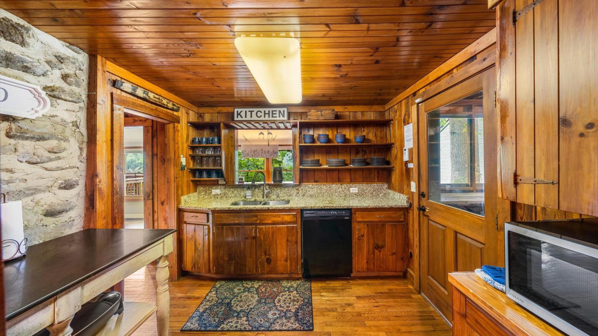 Whiskey Ridge Lodge, A Restored 1940S Gem, 2 Mins From Downtown, Breathtaking City Views, Custom Game Room, And Spacious Elegance Gatlinburg Exterior foto