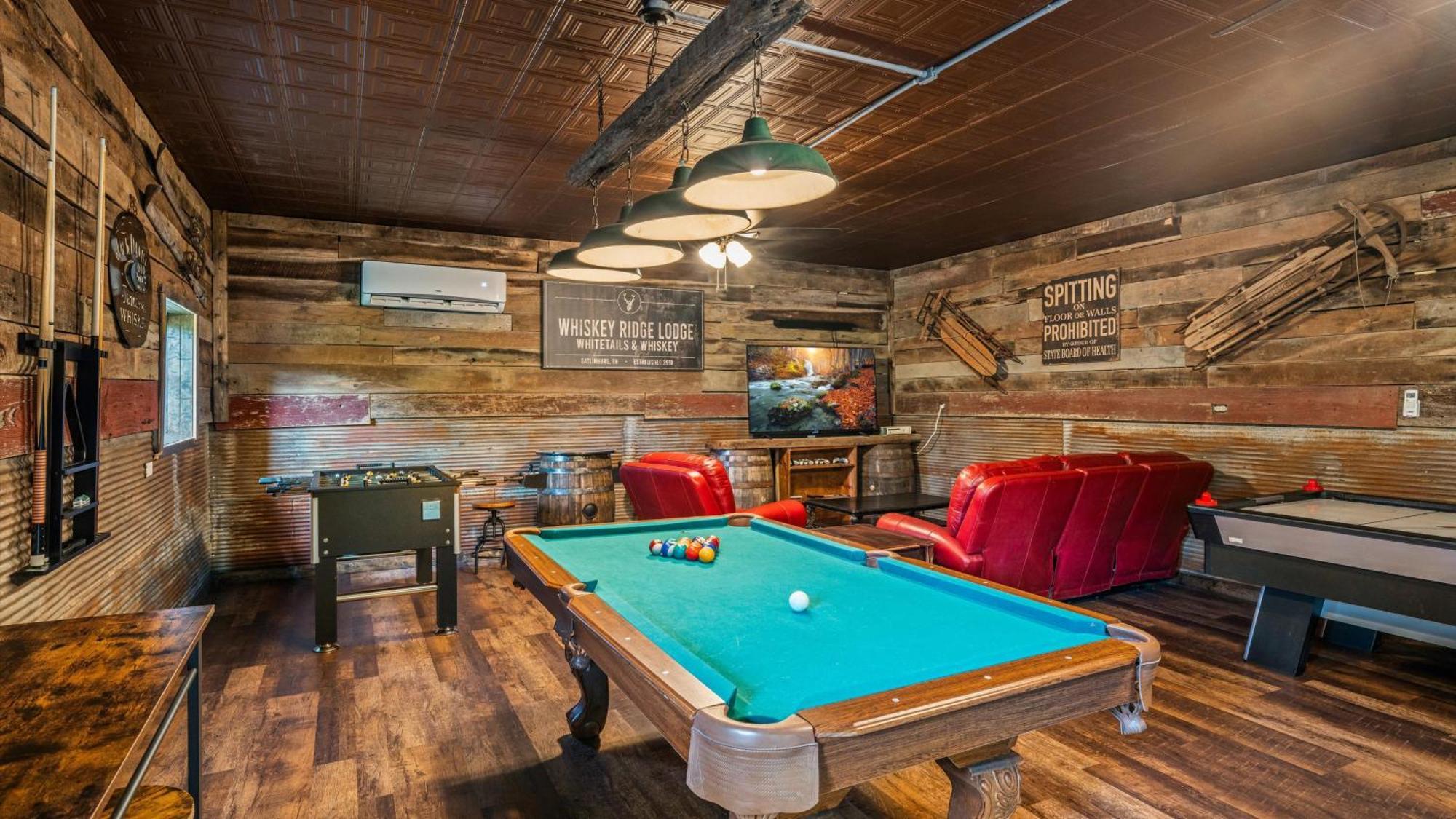 Whiskey Ridge Lodge, A Restored 1940S Gem, 2 Mins From Downtown, Breathtaking City Views, Custom Game Room, And Spacious Elegance Gatlinburg Exterior foto