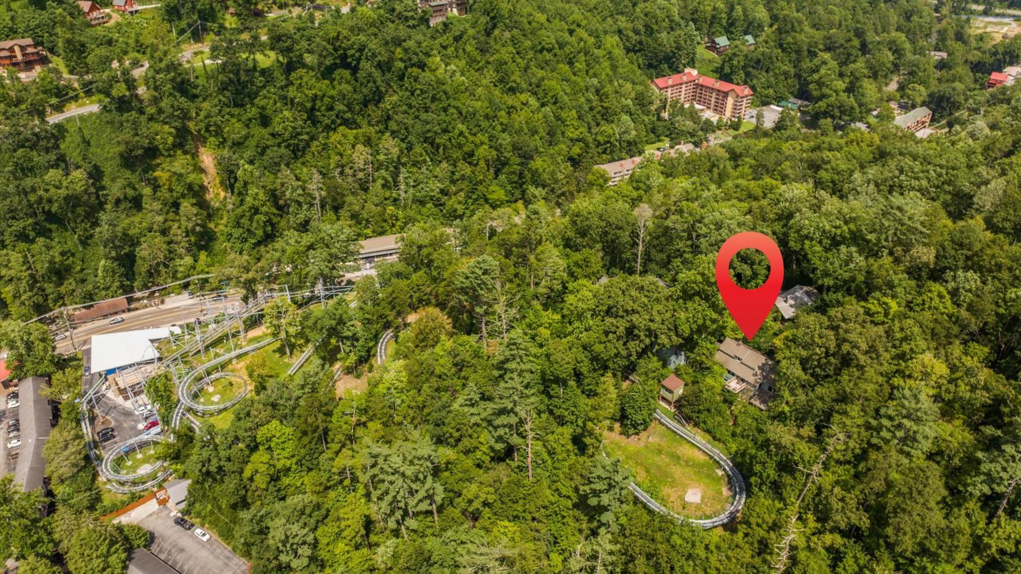 Whiskey Ridge Lodge, A Restored 1940S Gem, 2 Mins From Downtown, Breathtaking City Views, Custom Game Room, And Spacious Elegance Gatlinburg Exterior foto