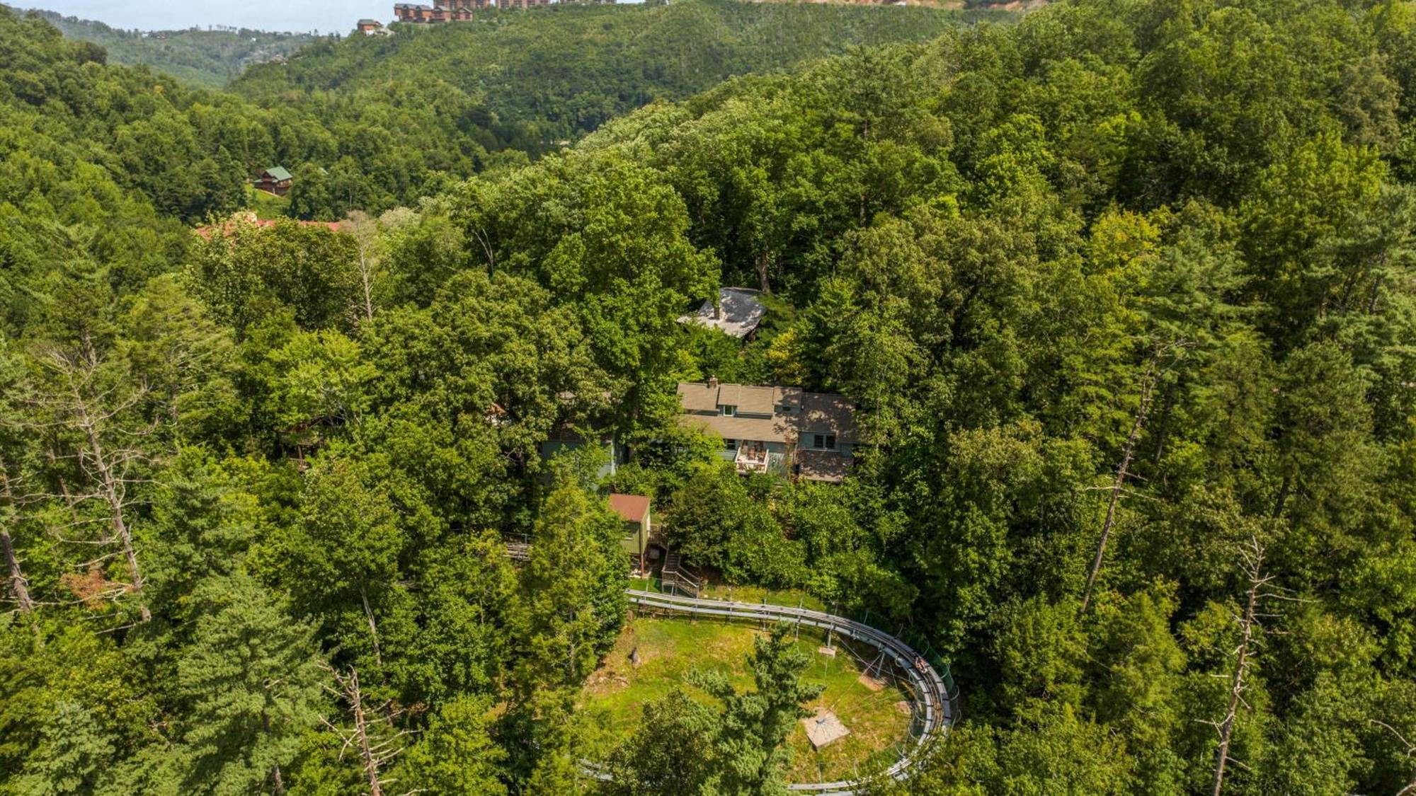 Whiskey Ridge Lodge, A Restored 1940S Gem, 2 Mins From Downtown, Breathtaking City Views, Custom Game Room, And Spacious Elegance Gatlinburg Exterior foto