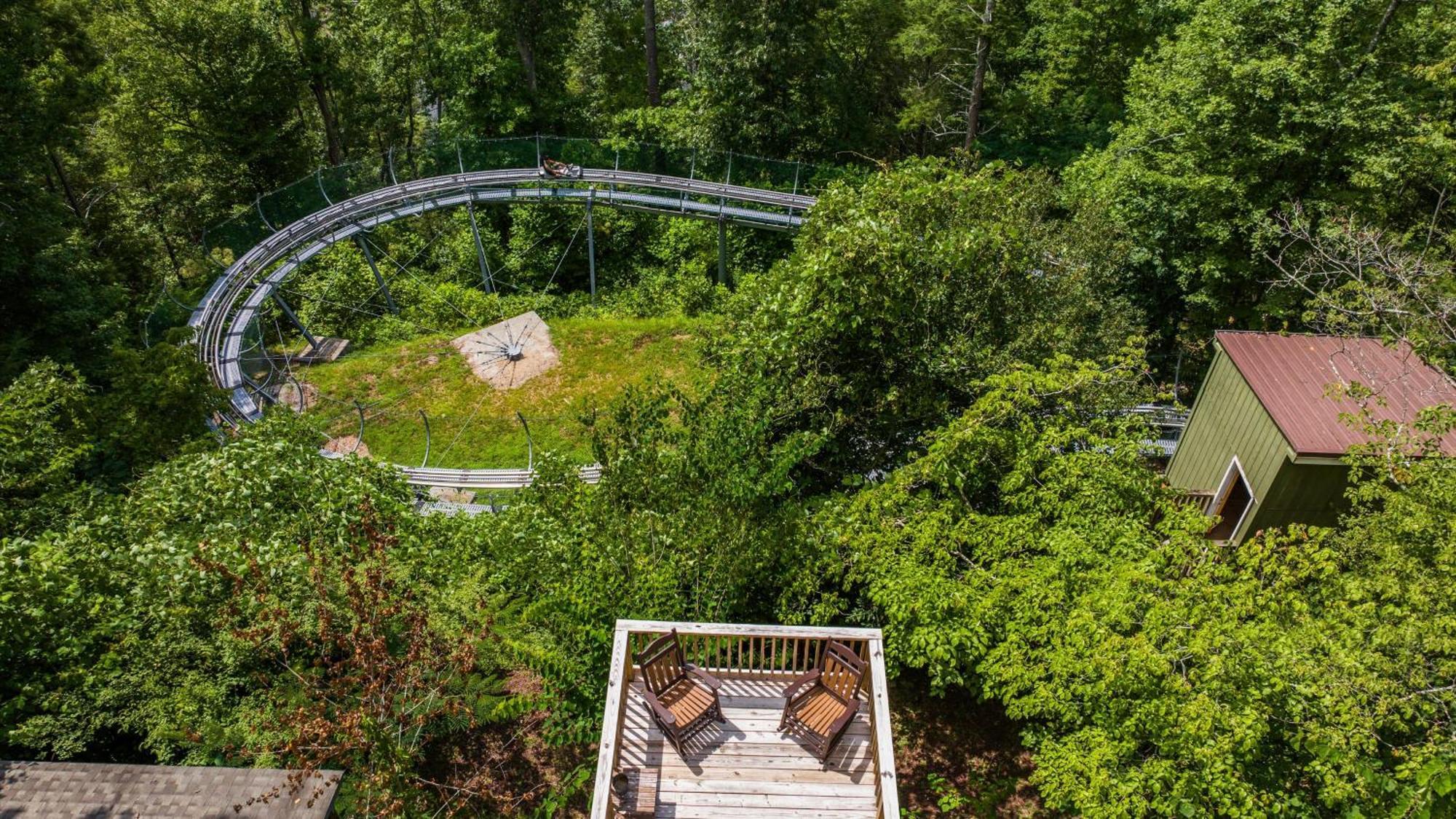 Whiskey Ridge Lodge, A Restored 1940S Gem, 2 Mins From Downtown, Breathtaking City Views, Custom Game Room, And Spacious Elegance Gatlinburg Exterior foto